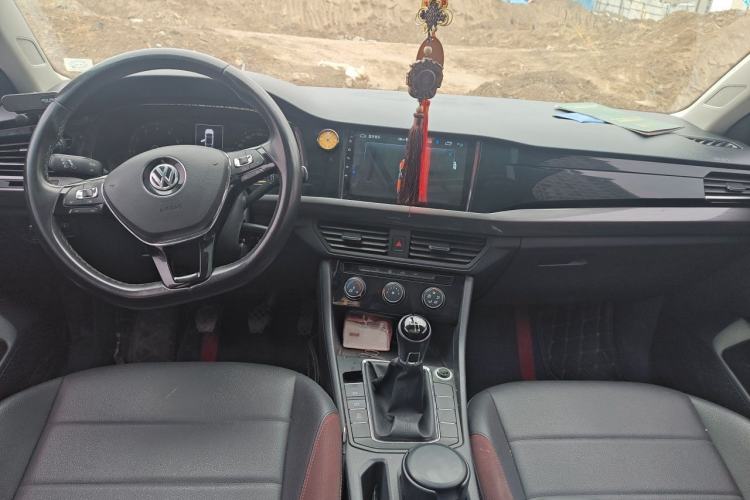 Used Volkswagen Bora 2019 Revised Version 1.5L Manual Comfort Type China V Standard Center Console
