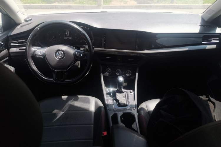 Used Volkswagen Bora 2019 1.5L Automatic Elite Version Center Console