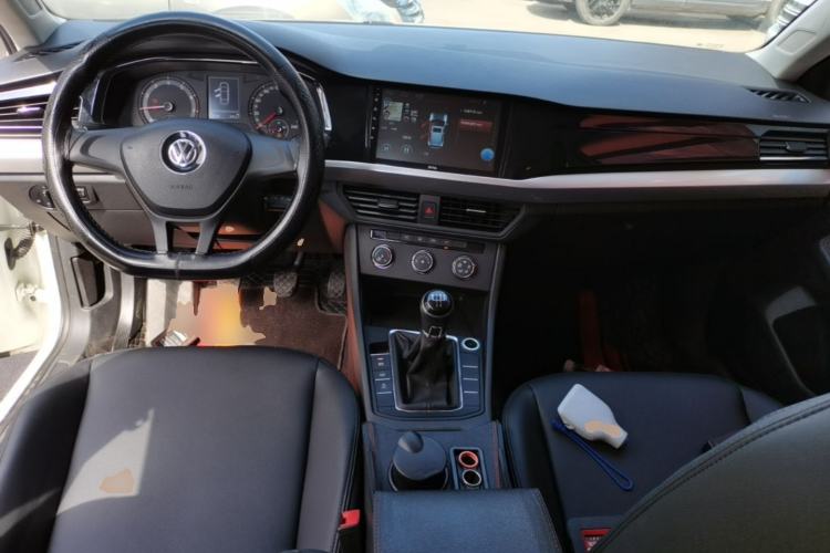Used Volkswagen Bora 2019 1.5L Manual Fashion Edition Center Console