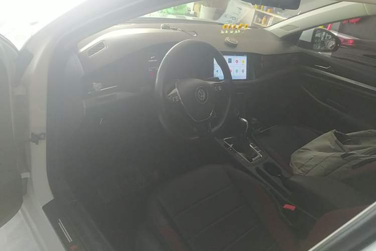Used Volkswagen Bora 2019 1.5L Automatic Comfort Model Center Console