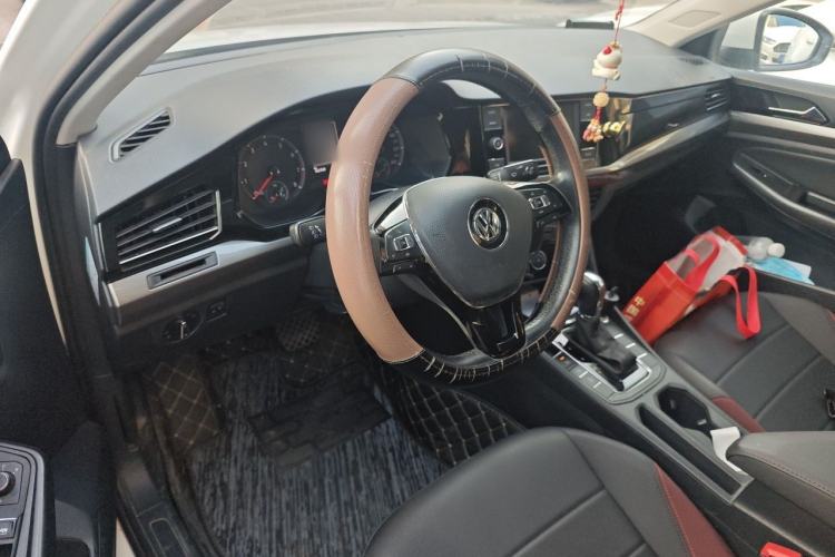 Used Volkswagen Bora 2019 Revised Version 1.5L Automatic Comfort Edition China VI Standard Center Console