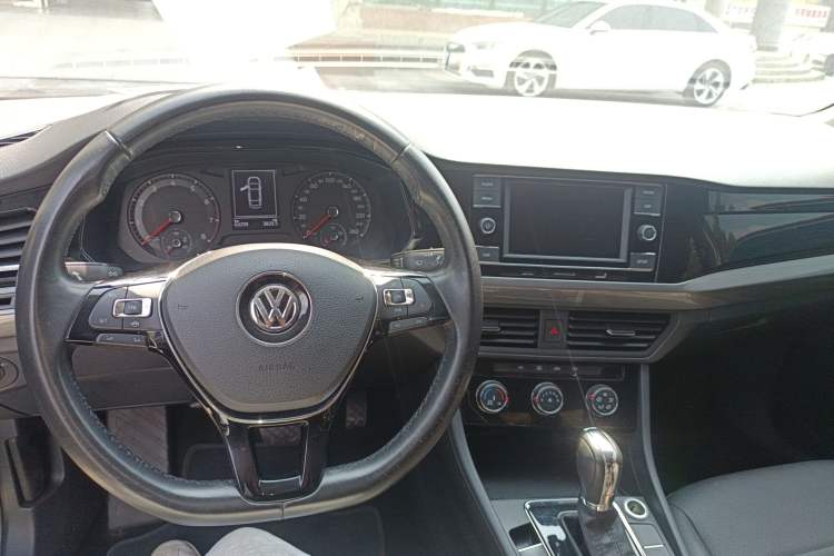 Used Volkswagen Bora 2019 Revised Version 1.5L Automatic Comfort Edition China V Standard Center Console