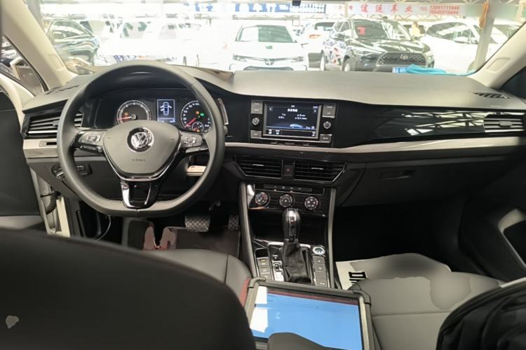 Used Volkswagen Bora 2019 Revised Version 1.5L Automatic Comfort Edition China V Standard Center Console