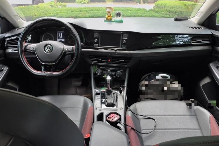 Used Volkswagen Bora 2019 Revised Version 1.5L Automatic Elite Edition China VI Standard Center Console