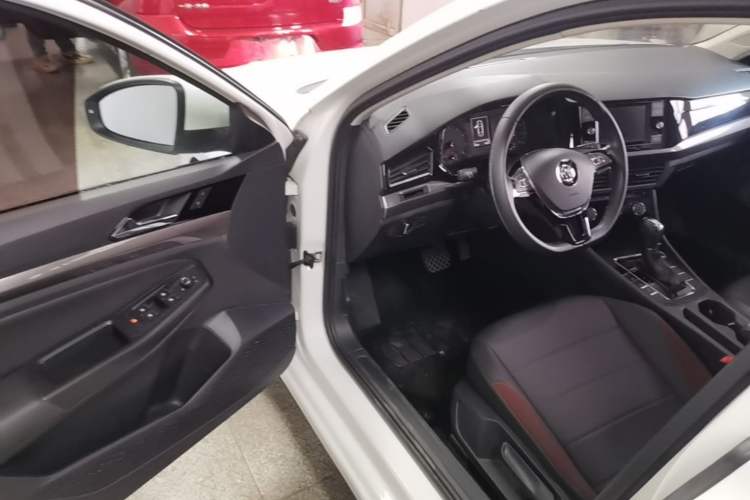 Used Volkswagen Bora 2019 Revised Version 1.5L Automatic Comfort Edition China VI Standard Driver Seat