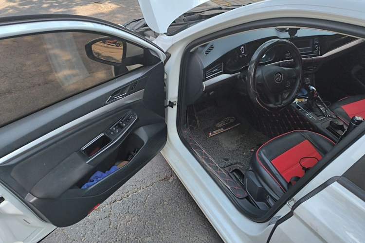Used Volkswagen Bora 2019 Revised Version 1.5L Automatic Fashionable Style China VI Driver Seat