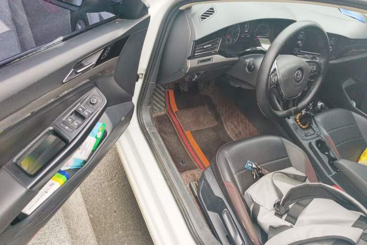 Used Volkswagen Bora 2019 Revised Version 1.5L Manual Comfort Edition China VI Standard Driver Seat