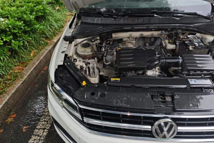 Used Volkswagen Bora 2019 1.5L Automatic Elite Version Engine Bay Right