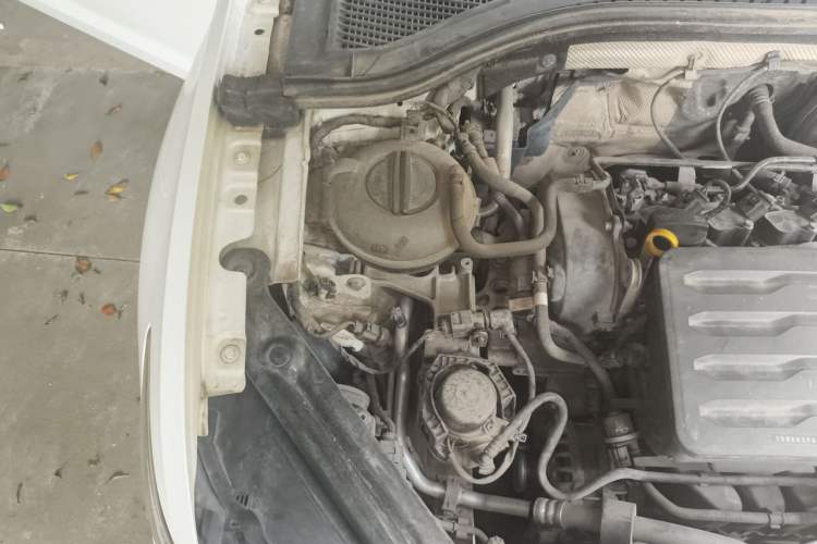 Used Volkswagen Bora 2019 Revised Version 1.5L Automatic Fashionable Style China VI Engine Bay Right