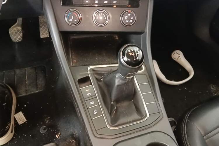 Used Volkswagen Bora 2019 1.5L Manual Fashion Edition Gear Lever