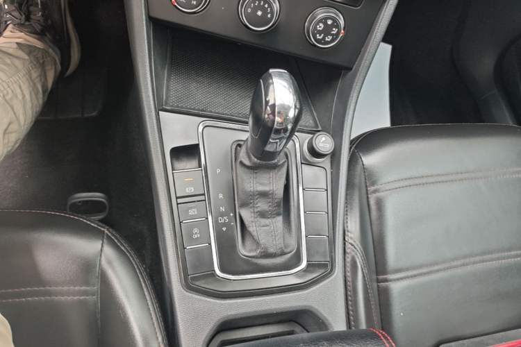 Used Volkswagen Bora 2019 Revised Version 1.5L Automatic Fashionable Style China VI Gear Lever