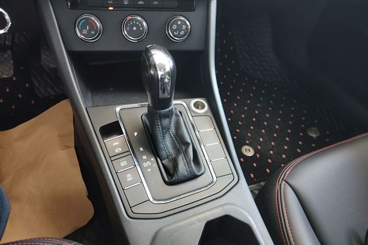 Used Volkswagen Bora 2019 Revised Version 1.5L Automatic Fashionable Style China VI Gear Lever