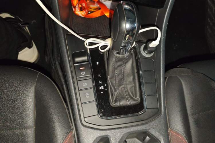 Used Volkswagen Bora 2019 1.5L Automatic Comfort Model Gear Lever