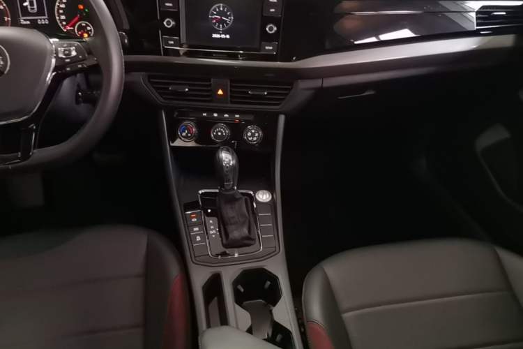 Used Volkswagen Bora 2019 Revised Version 1.5L Automatic Comfort Edition China VI Standard Gear Lever