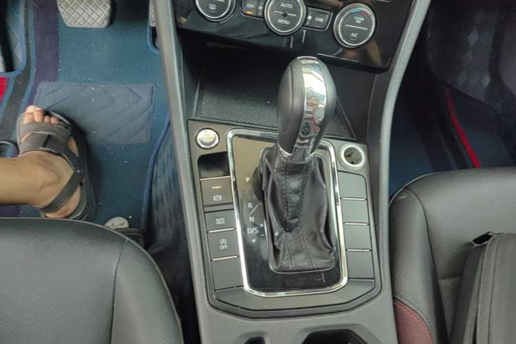Used Volkswagen Bora 2019 Revised Version 1.5L Automatic Elite Edition China VI Standard Gear Lever