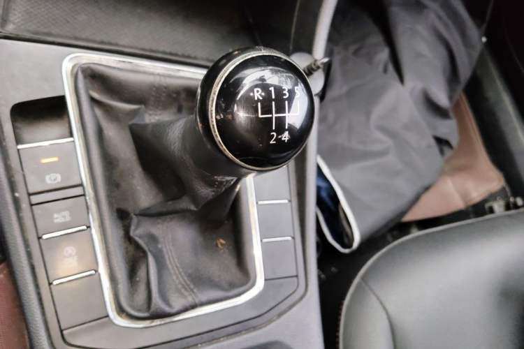 Used Volkswagen Bora 2019 1.5L Manual Comfort Version Gear Lever