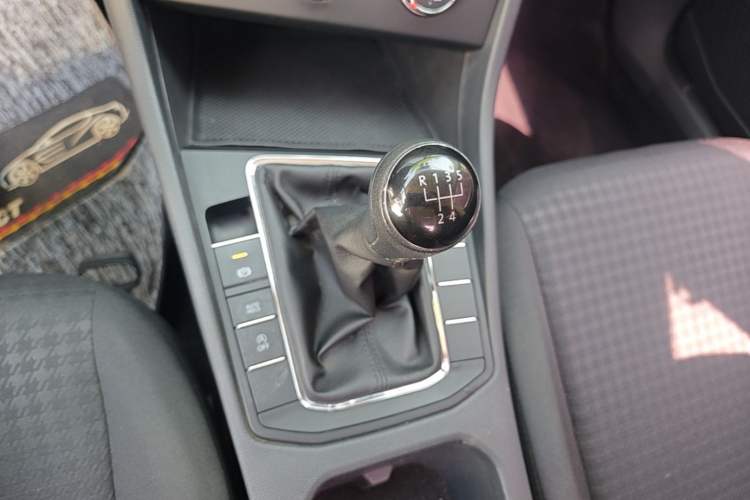 Used Volkswagen Bora 2019 1.5L Manual Fashion Edition Gear Lever