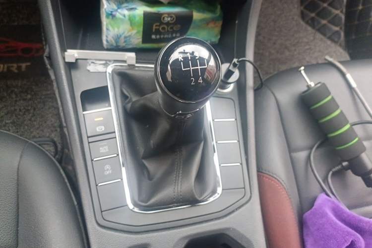 Used Volkswagen Bora 2019 Revised Version 1.5L Manual Comfort Edition China VI Standard Gear Lever