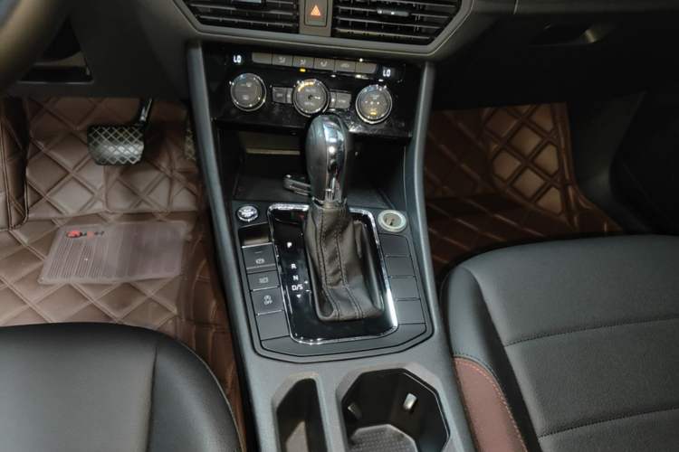 Used Volkswagen Bora 2019 Revised Version 1.5L Automatic Elite Edition China VI Standard Gear Lever
