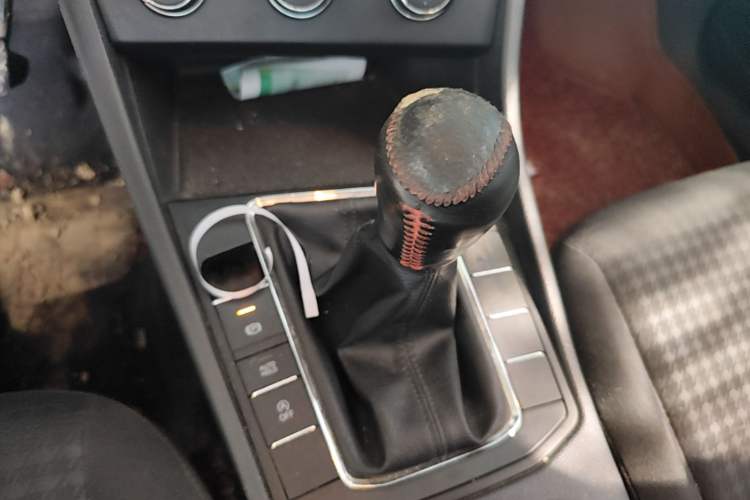Used Volkswagen Bora 2019 1.5L Manual Fashion Edition Gear Lever