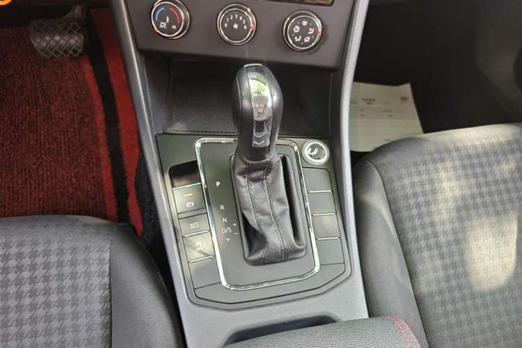 Used Volkswagen Bora 2019 Revised Version 1.5L Automatic Fashionable Style China VI Gear Lever