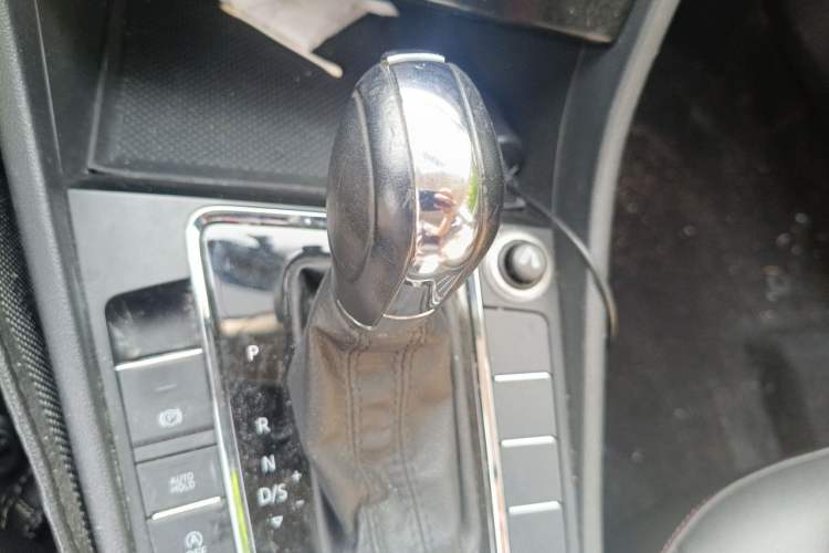 Used Volkswagen Bora 2019 1.5L Automatic Comfort Model Gear Lever