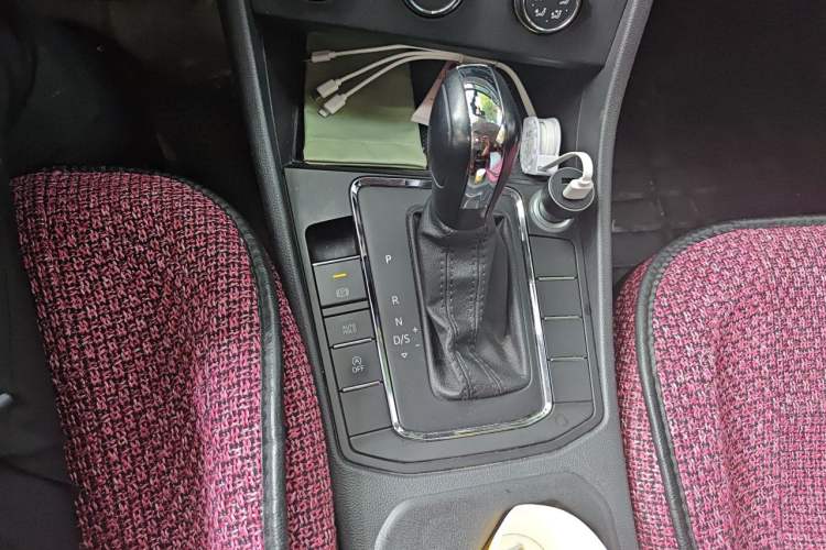 Used Volkswagen Bora 2019 Revised Version 1.5L Automatic Fashionable Style China VI Gear Lever