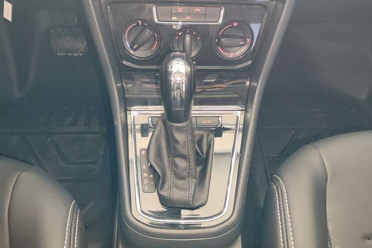 Used Volkswagen Bora 2019 Bora Legend 1.5L Automatic Leading Model China VI Standard Gear Lever