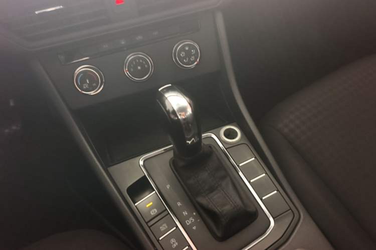 Used Volkswagen Bora 2019 Revised Version 1.5L Automatic Fashionable Style China VI Gear Lever