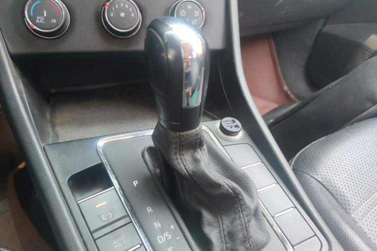 Used Volkswagen Bora 2019 1.5L Automatic Fashion Model Gear Lever