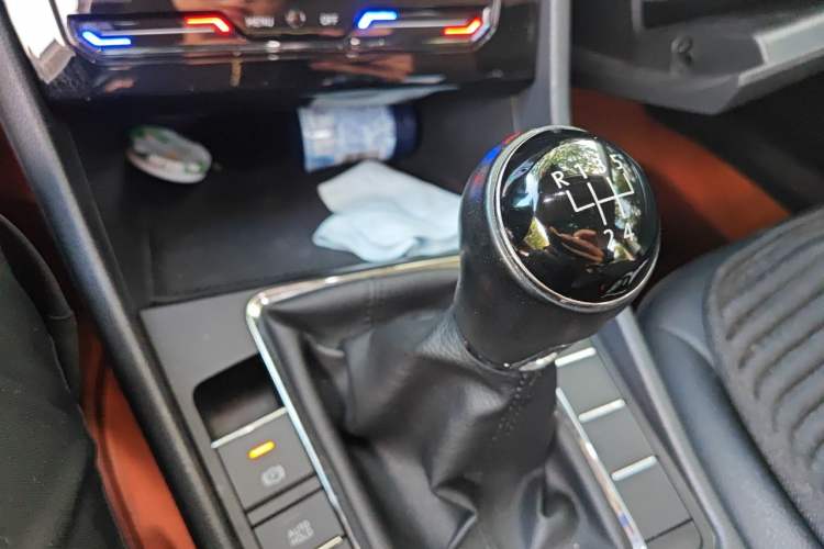 Used Volkswagen Bora 2019 Revised Version 1.5L Manual Comfort Edition China VI Standard Gear Lever