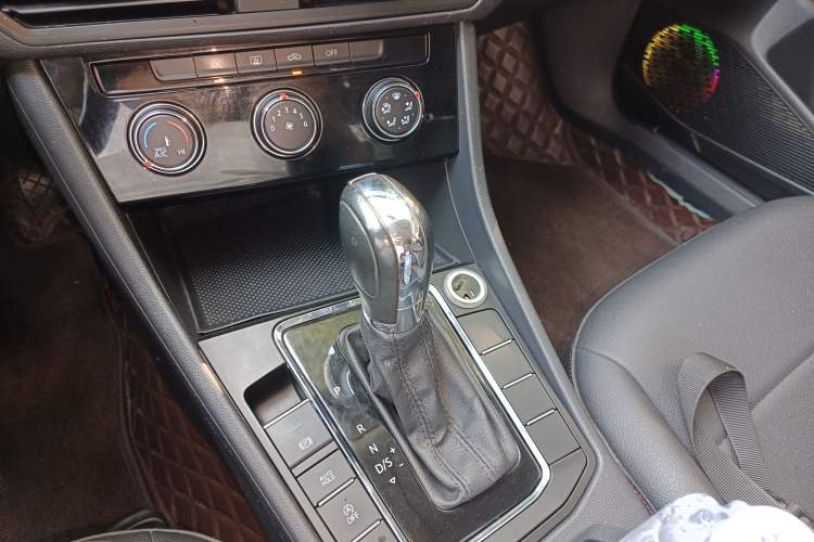 Used Volkswagen Bora 2019 1.5L Automatic Comfort Model Gear Lever