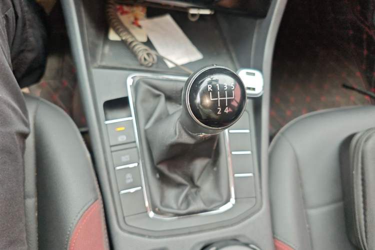 Used Volkswagen Bora 2019 1.5L Manual Comfort Version Gear Lever