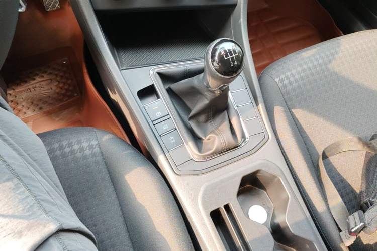 Used Volkswagen Bora 2019 Revised Version 1.5L Manual Fashion Edition China VI Standard Gear Lever