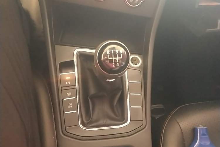 Used Volkswagen Bora 2019 Revised Version 1.5L Manual Fashion Edition China VI Standard Gear Lever