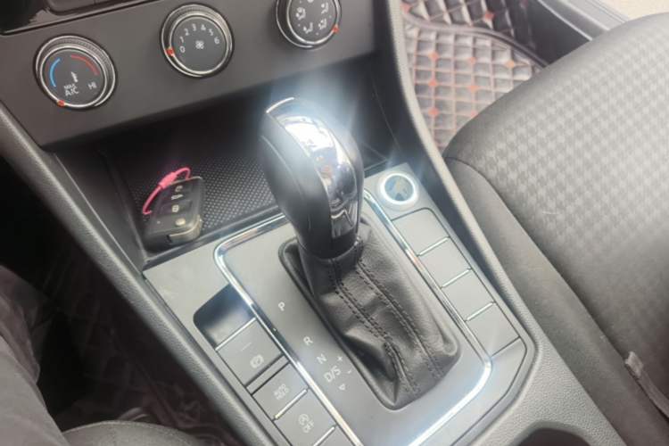 Used Volkswagen Bora 2019 Revised Version 1.5L Automatic Fashionable Style China VI Gear Lever