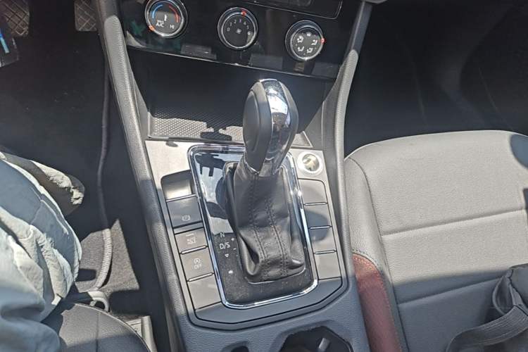 Used Volkswagen Bora 2019 Revised Version 1.5L Automatic Comfort Edition China VI Standard Gear Lever