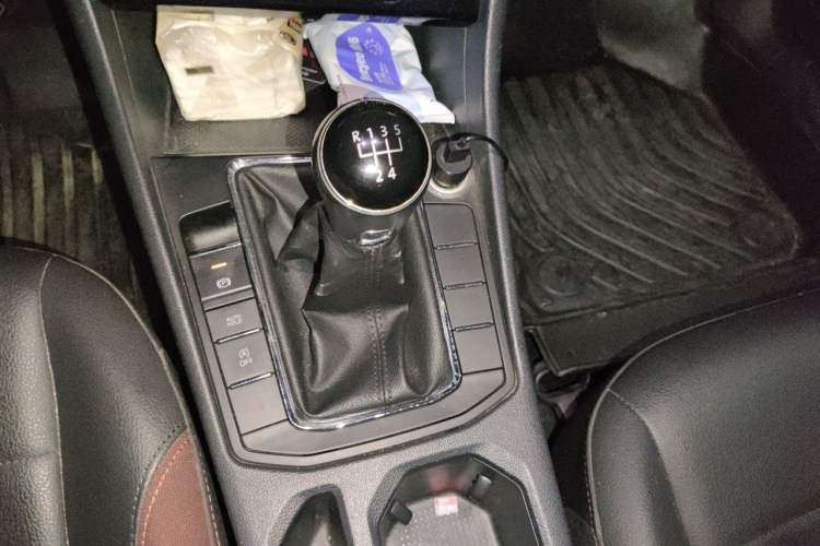 Used Volkswagen Bora 2019 1.5L Manual Comfort Version Gear Lever