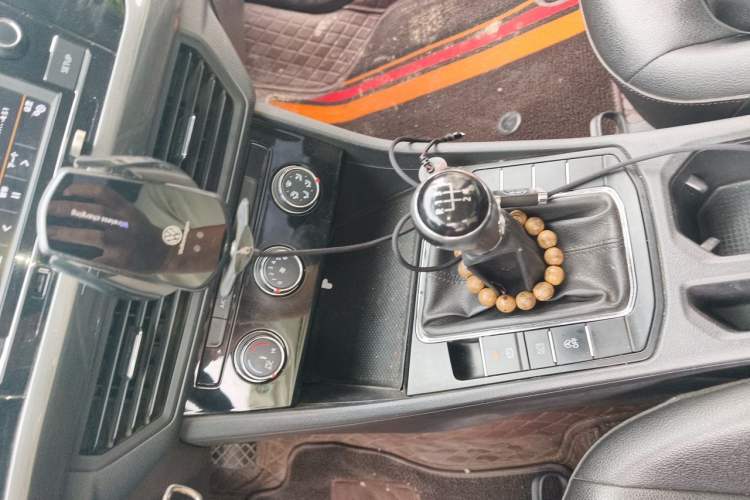 Used Volkswagen Bora 2019 Revised Version 1.5L Manual Comfort Edition China VI Standard Gear Lever