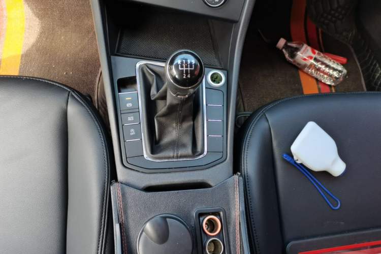 Used Volkswagen Bora 2019 1.5L Manual Fashion Edition Gear Lever
