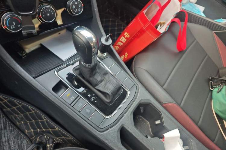 Used Volkswagen Bora 2019 Revised Version 1.5L Automatic Comfort Edition China VI Standard Gear Lever