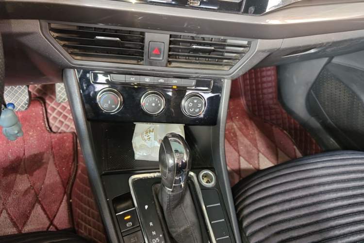 Used Volkswagen Bora 2019 Revised Version 1.5L Automatic Comfort Edition China VI Standard Gear Lever