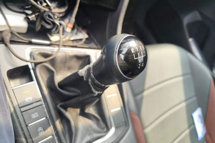 Used Volkswagen Bora 2019 1.5L Manual Comfort Version Gear Lever