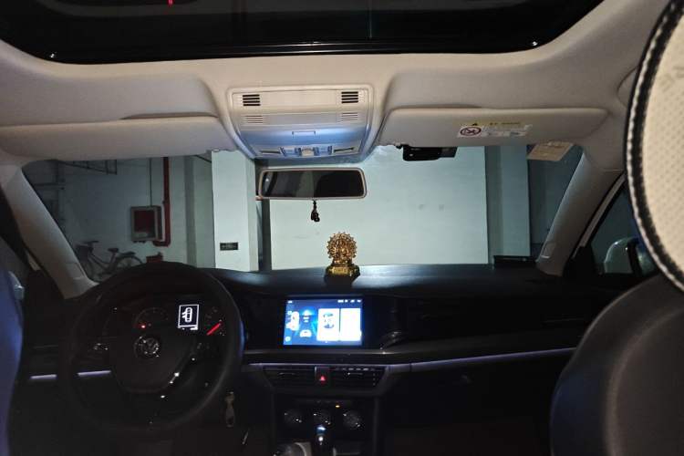 Used Volkswagen Bora 2019 1.5L Automatic Comfort Model Headliner