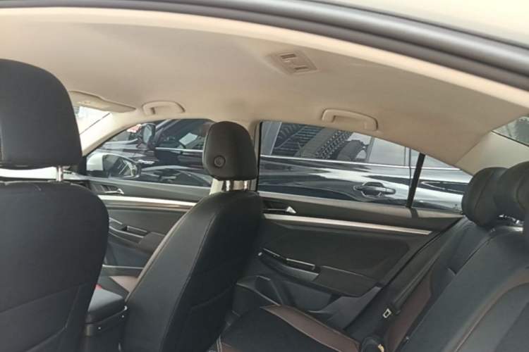 Used Volkswagen Bora 2019 1.5L Automatic Fashion Model Headliner