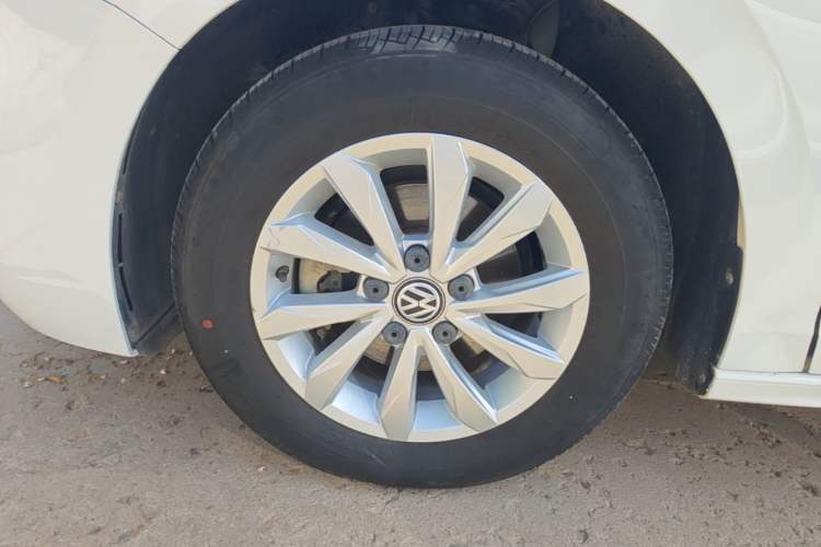 Used Volkswagen Bora 2019 1.5L Manual Fashion Edition Left Front Wheel Hub