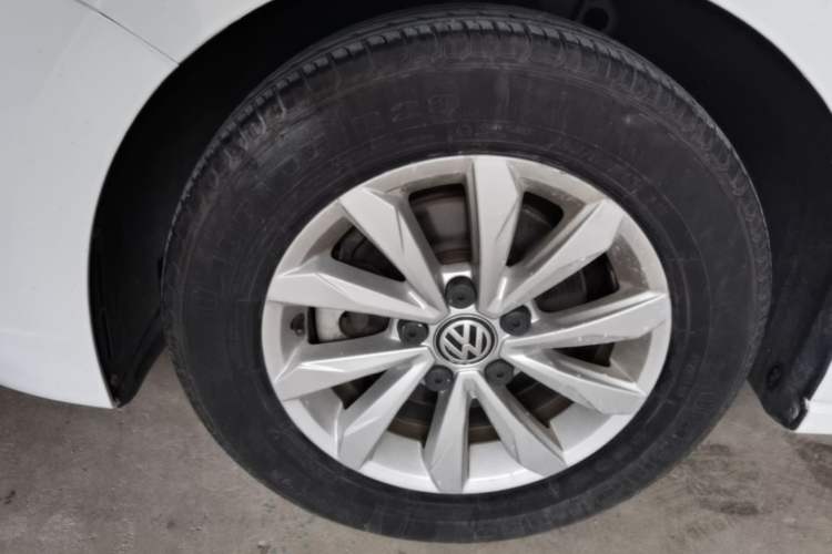 Used Volkswagen Bora 2019 Revised Version 1.5L Manual Fashion Edition China VI Standard Left Front Wheel Hub