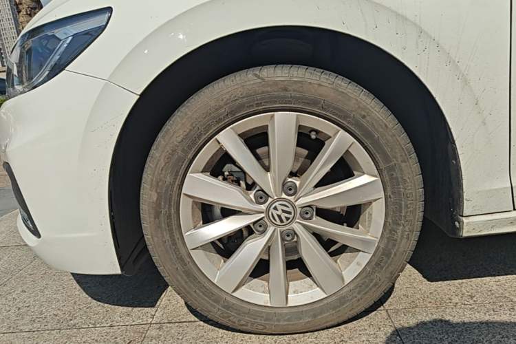 Used Volkswagen Bora 2019 280TSI DSG Elite Model Left Front Wheel Hub