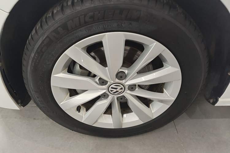 Used Volkswagen Bora 2019 280TSI DSG Elite Model Left Front Wheel Hub
