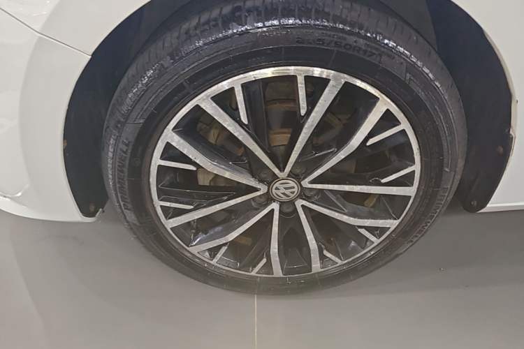 Used Volkswagen Bora 2019 Bora·Legend 1.5L Automatic Leading Model China V Emission Standard Left Front Wheel Hub